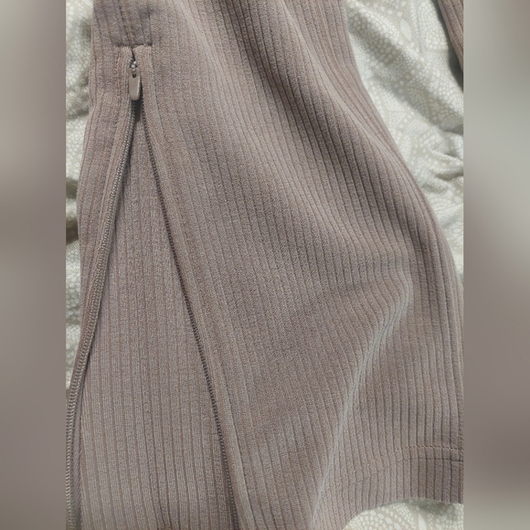 Lululemon Athletica Softstreme Brown Cropped Pants - Picture 6 of 7